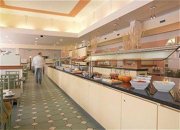 Holiday Inn Munich-Schwabing Экстерьер фото