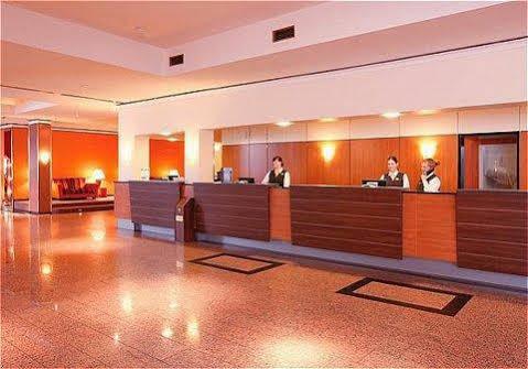 Holiday Inn Munich-Schwabing Экстерьер фото